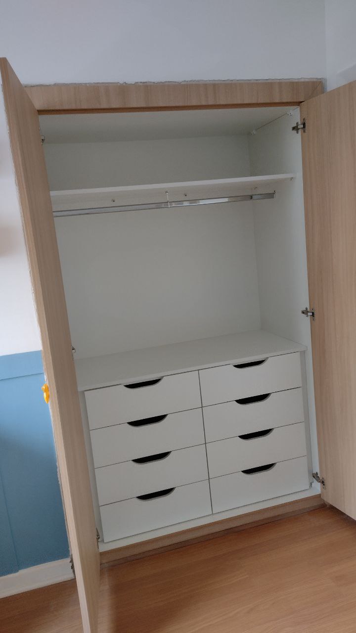 Interior de guarda-roupa reformado pela Marcenaria NBA